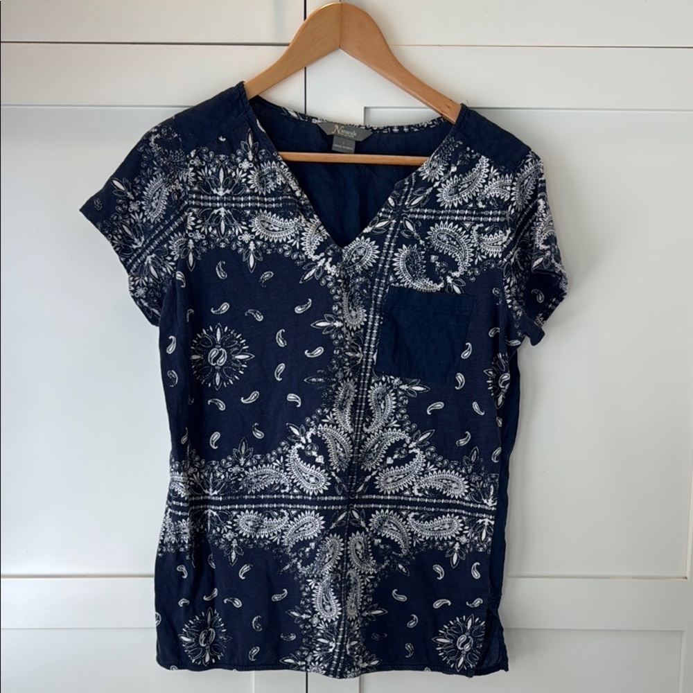 Natural Reflections Navy Paisley Women's Top size Large